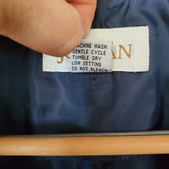 12 L Vintage Button Down Red Vest - Picture 6 of 9